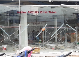 Thi công vách kính mặt dựng cường lực tại VinMart Quận Tân Phú 