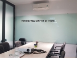 Lắp đặt bảng kính màu cường lực cho văn phòng tại quận Bình Tân