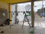 THI CÔNG CỬA BẢN LỀ SÀN THỦY LỰC 2 CÁNH QUẬN BÌNH TÂN