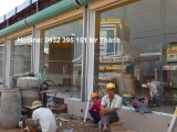 Thi công cửa kính- vách kính Bách hóa xanh