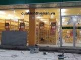 Lắp đặt cửa kính cường tại Bách Hóa Xanh