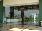 nhận thi công vách kính cường lực giá rẻ tại quận 8 tphcm