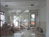 cách lắp đặt bản lề sàn cửa kính cường lực tại quận 2