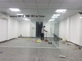 Vách kính giá rẻ - cách chọn đúng chuẩn