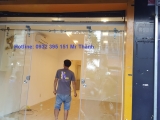 Thi công cửa kính lùa cường lực cao cấp quận Tân Phú