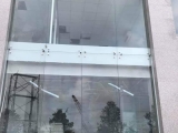 thi công vách kính mặt tiền giá tốt tại quận 7