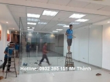Những điều bạn chưa biết về vách kính cường lực van phong
