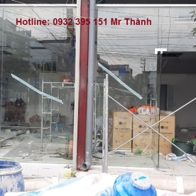 Thi công vách kính mặt tiền 10mm rẻ đẹp 2019