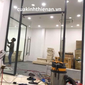 Thi công cửa kính 10mm cường lực quận Tân Phú