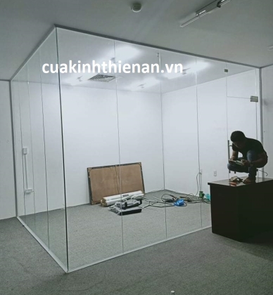 Thi công lắp đặt vách kính cường lực quận 5