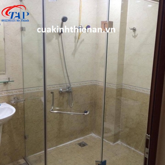 Thi công vách phòng tắm kính 10mm cường lực 