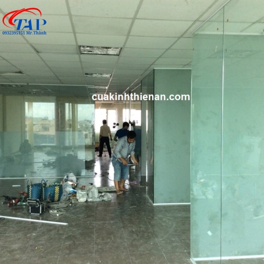Vách kính văn phòng giá rẻ năm 2020