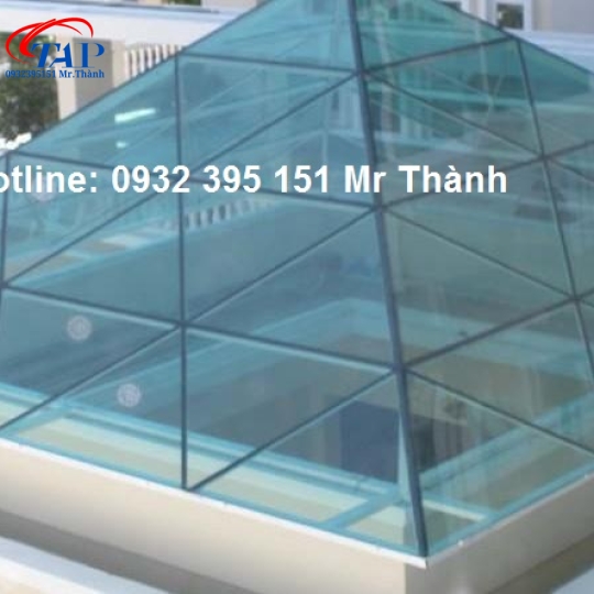 Thi công mái kính giếng trời