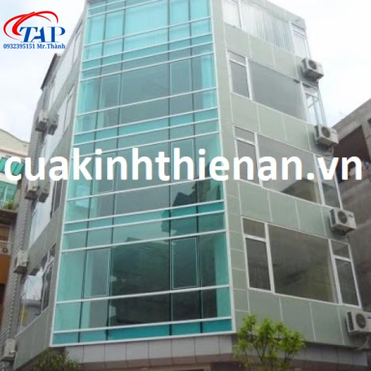 Thi công vách kính mặt tiền quận Phú Nhuận
