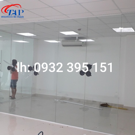 Vách kính 10mm giá rẻ nhất thị trường