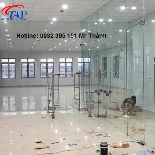 Thi công cửa kính thiên an phát quận 5