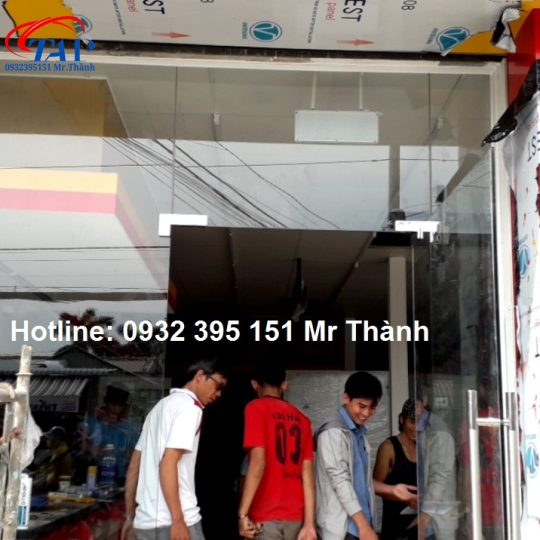 Báo giá lắp đặt cửa kính cường lực tại cửa hàng VinMart +