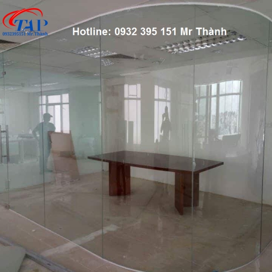 Lắp đặt kính cường lực uốn cong đẹp nhất 2019
