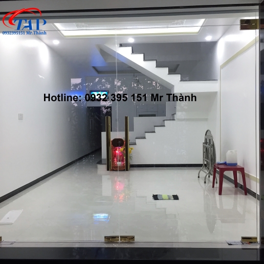 Cửa kính bản lề sàn 10mm sang trọng
