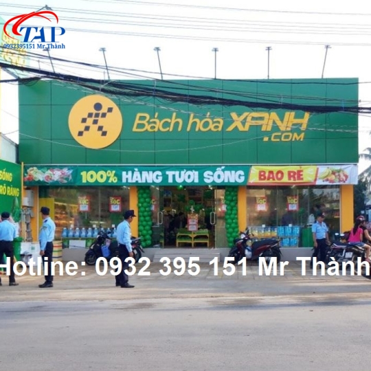 Lắp đặt cửa kính 2 cánh tại Bách Hóa Xanh