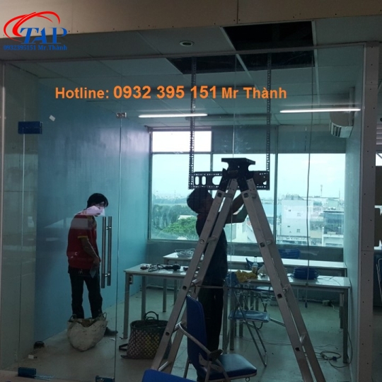 Báo giá vách kính cường lực văn phòng giá rẻ nhất quận 2