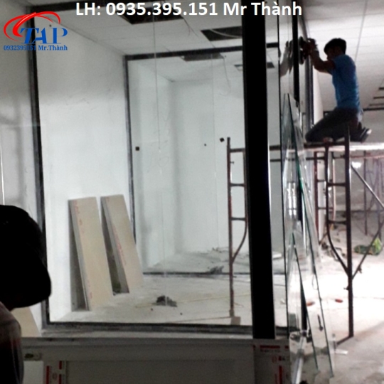 Báo giá thi công kính cường lực giá tốt nhất hcm