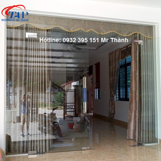 Thi công cửa kính cường lực gia đình