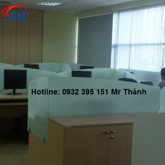 Báo giá lắp đặt kính cường lực làm vách ngăn bàn giá rẻ nhất HCM